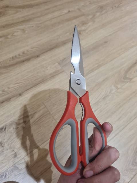 Đóng gói cẩn thận, giao hàng nhanh. Kéo sắc, vị trí ngón cái cầm chưa thoải mái lắm. Liên kết giữa 2 kéo là loại chốt, cũng tiện nhưng thỉnh thoảng lúc rửa bị tuột