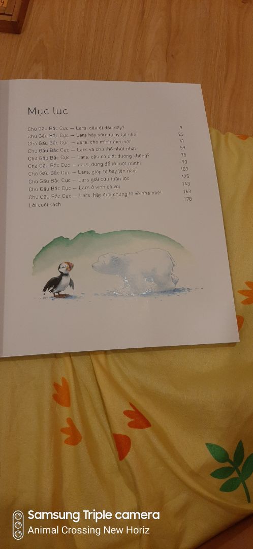 nội dung dễ thương, phù hợp với các bé 9 tuổi trở xuống. sách màu đẹp nhưng giấy hơi bóng nên bị lóa khi đọc.