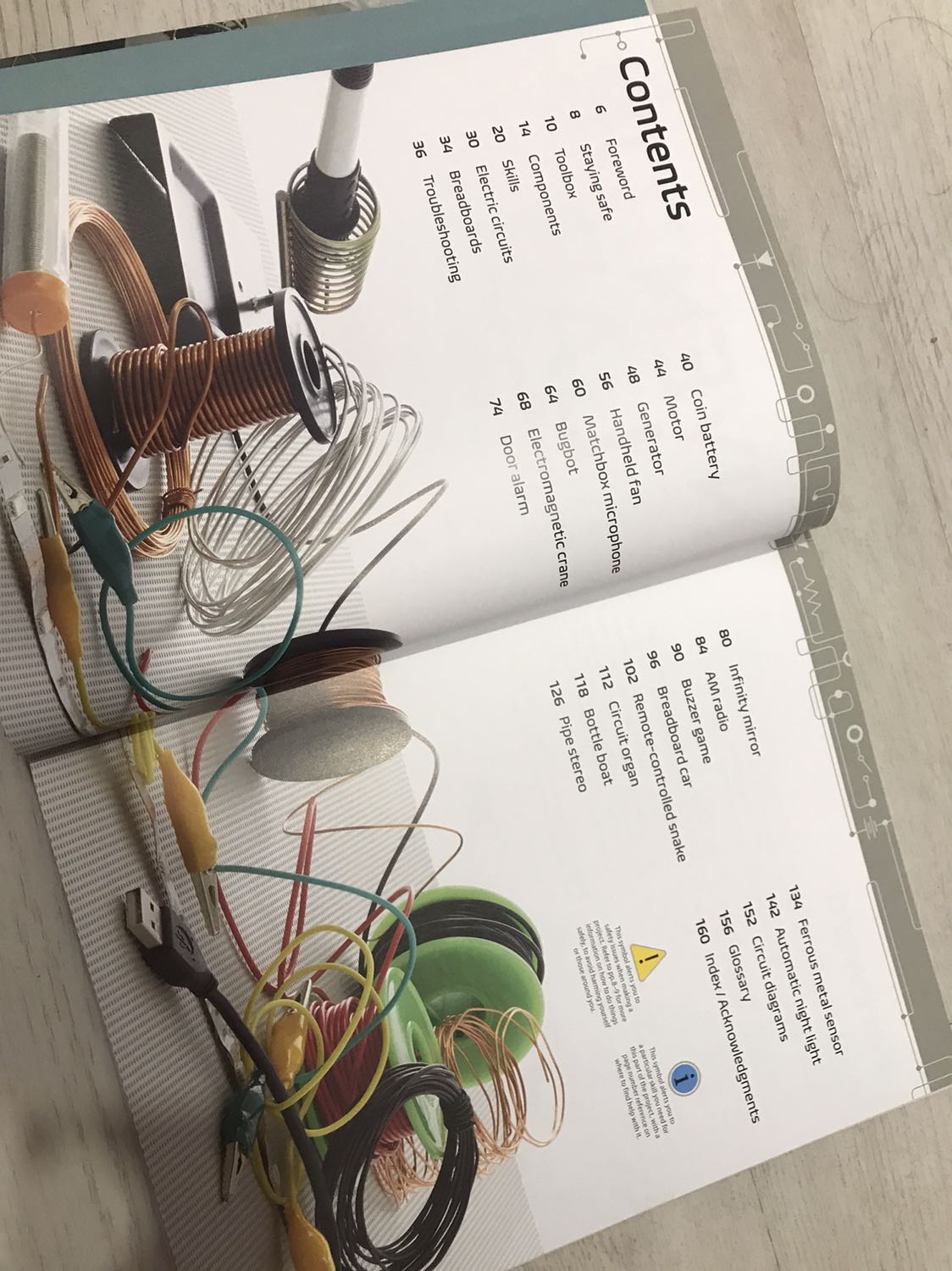 Sách phù hợp cho con nít hơn he he. Sách đẹp, giao nhanh, không nghĩ Tiki có cuốn sách thú vị vậy luôn.