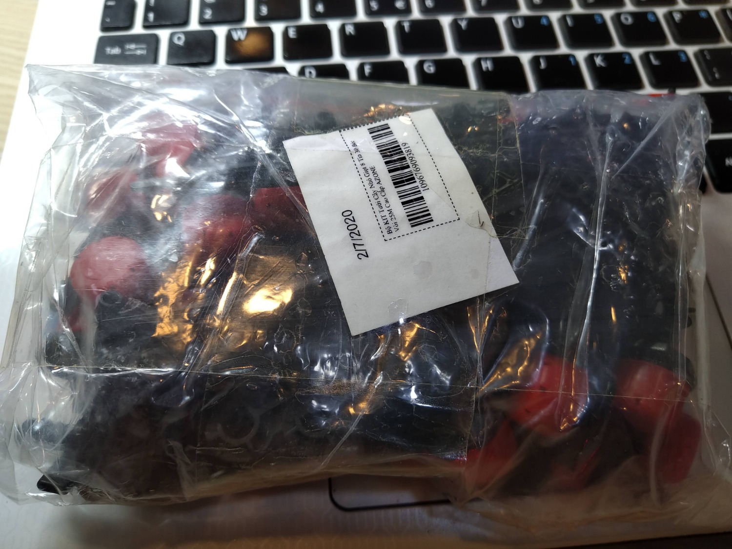 Chào Shop, mình chỉ nhận được bộ sản phẩm như ảnh. Ngoài ra còn thiếu các phụ kiện như ông nước, đầu chuyển van. Đề nghị shop giao bổ sung