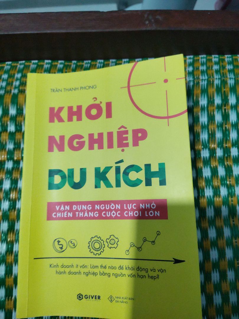 Tôi đã sai lầm ! sai lầm vì ban đầu bán tin bá nghi rằng trên đời làm gì có chuyện ngồn vốn ít mà có thể đứbg vững ở một cái thị trường khốc liệt như thế này ? sau khi nua tôi đã hoàn toàn thay đổi cách suy nghĩ . tôi khuyên thật các bạn mới tập tành khởi nghiệp nên đọc vì sao? vì trong đây có khá nhiều kiến thức thú vị mà bấy lâu nay mình không biết vì sao nó lại như vậy . và còn nhiều điều bổ ích hơn nữa các bạn hãy mua về đọc và trải nhé.