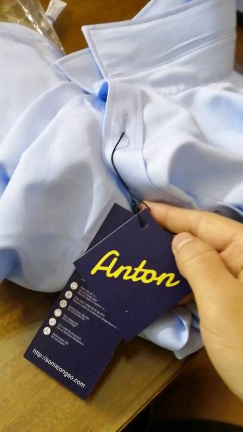 Áo nhận được rất đẹp và chất vải mềm, mát. Chất vải mềm tay và làm quà tặng phù hợp. Rất hài lòng với cách shop tư vấn và giới thiệu sản phẩm. Nhận hàng được khá nhanh dù mới đặt 2 ngày. Sẽ tiếp tục ủng hộ shop