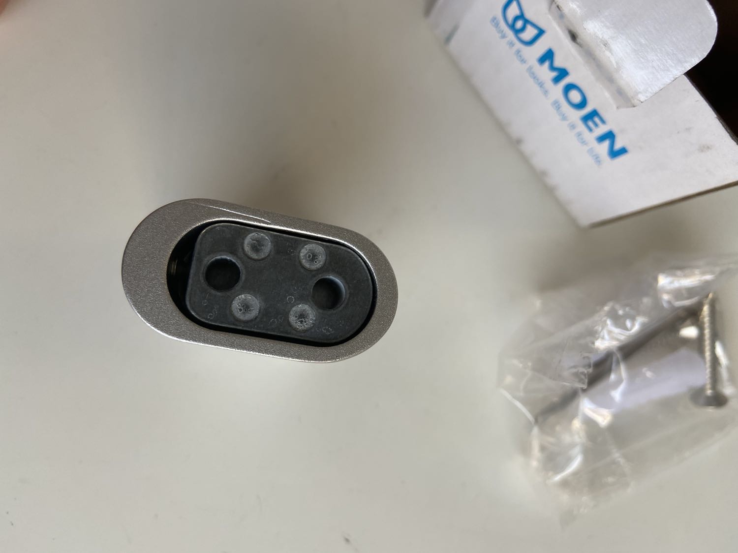 Móc đẹp, chắc, móc được nhiều đồ. Dễ lắp. Nên mua nhiều cái gắn sẽ đẹp hơn nhé mọi người