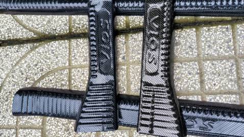 Bốn Thanh nẹp mà hai màu . Nhà bán cẩu thả . Đóng hàng sơ sài bị cong vênh . nói tóm lại ai chưa mua thì đừng nên mua.