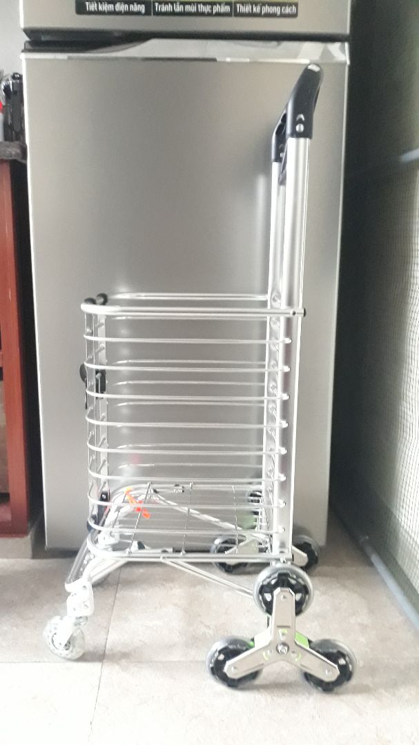 Xe đẹp & chắc chắn. Shop giao hàng rất nhanh dù trên app Tiki báo mấy hôm nữa mới nhận đc. Hỏi nv giao hàng thì bảo giờ Tiki giao đơn cho shop tự vận chuyển nên nhanh như vậy. Tiếc là shop ko bán kèm túi nên phải đặt mua của 1 shop khác. Có xe kéo đi chợ ko ngại nữa, trước cứ phải xách đau hết cả tay. Cảm ơn shop nhé!