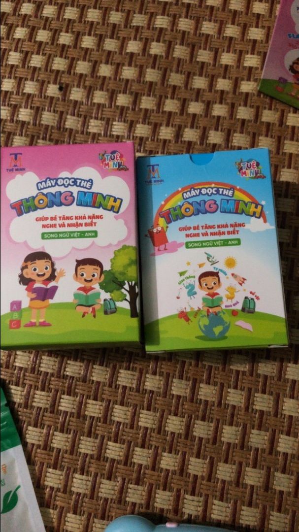 Con mình thường xuyên quên từ vựng khiến mình dạy rất khó khăn nay mua cái máy này cho bé học thử, bé rất thích và thấy bé nhớ từ hơn nữa. Hy vọng bé sẽ học xong bộ này, sản phẩm rất đáng tiền. Con mình thường xuyên quên từ vựng khiến mình dạy rất khó khăn nay mua cái máy này cho bé học thử, bé rất thích và thấy bé nhớ từ hơn nữa. Hy vọng bé sẽ học xong bộ này, sản phẩm rất đáng tiền.