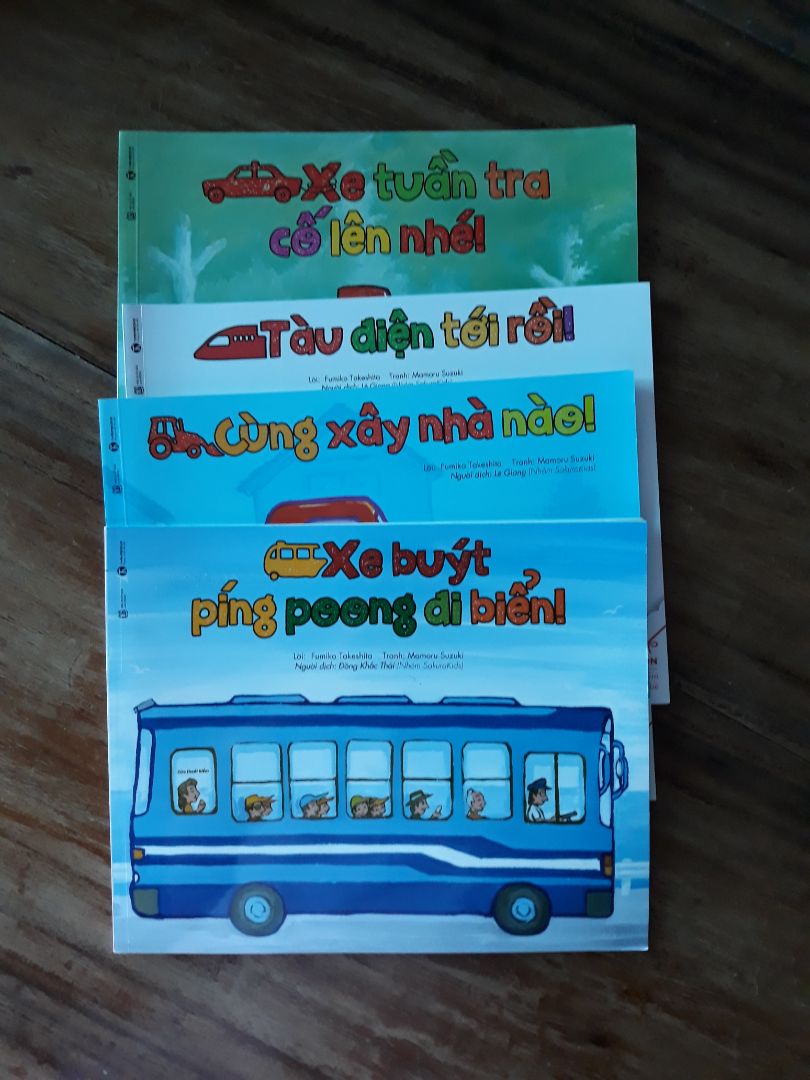 hình ảnh để 6 cuốn , nhưng tiêu đề ghi 4 cuốn, nên gửi về có 4 cuốn, bạn nào mua nhìn cho kĩ thôi để mua nhầm