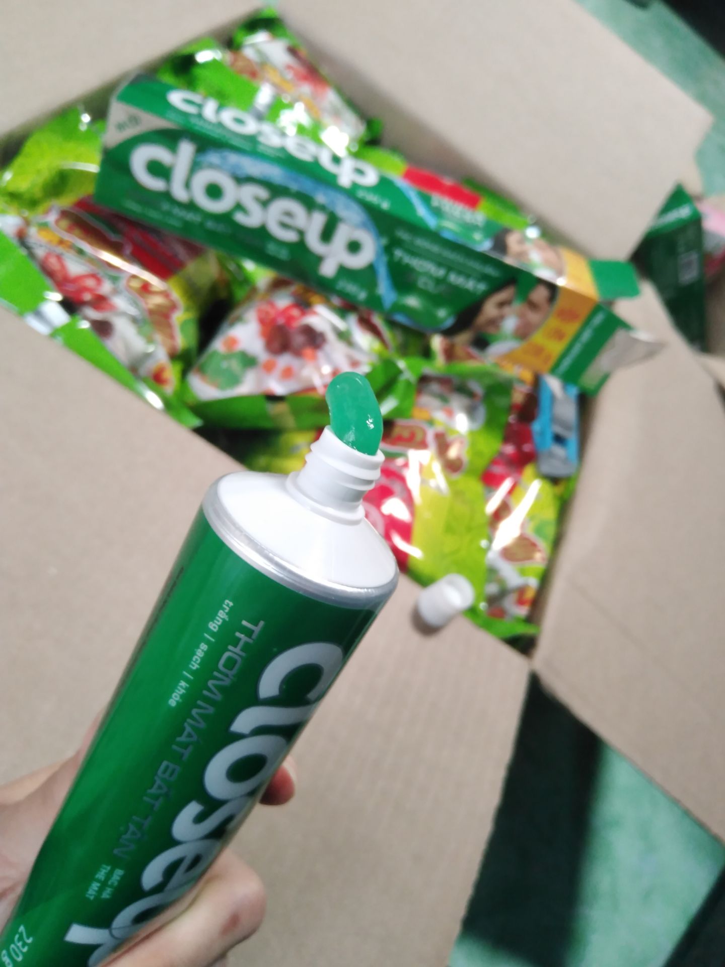 Giao nhanh, chất kem hơi lỏng,mà sao mình thấy đánh không được sạch lắm nhỉ