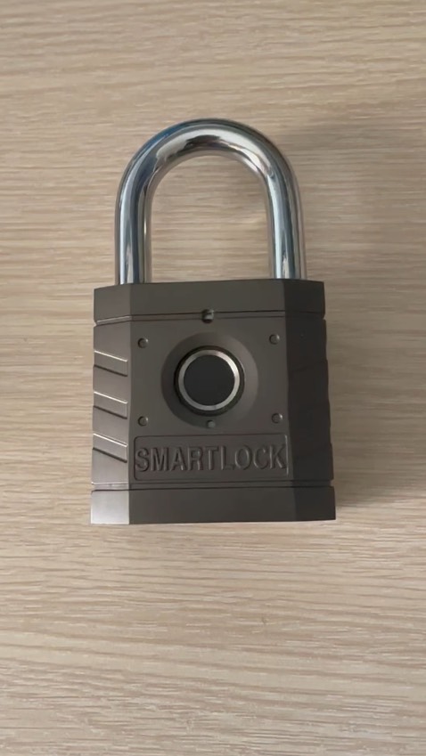 Sản phẩm như quảng cáo, mở vân tay khá nhạy. Hy vọng nó sẽ bền và pin lâu trên 6 tháng như quảng cáo