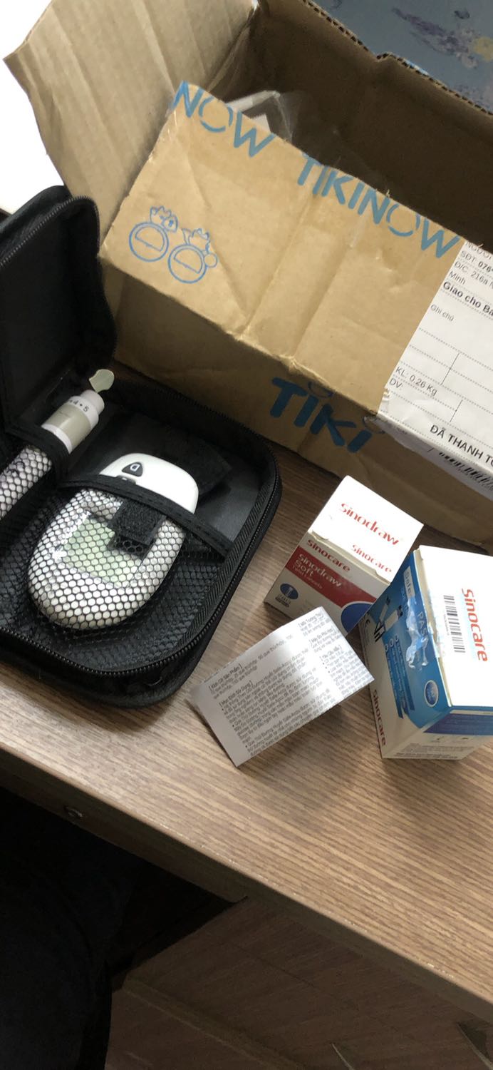 Máy đo tốt, hàng tặng kèm đầy đủ (50 que *** và 50 kim ). Hộp nguyên tem, máy có sẵn pin, về chỉ cần tháo tem và xài thôi. Thương hiệu này mình đã từng xài qua, mọi người nên sử dụng! Tốt mà khi cần mua phụ kiện kim & que cũng dễ tìm mà rẻ!