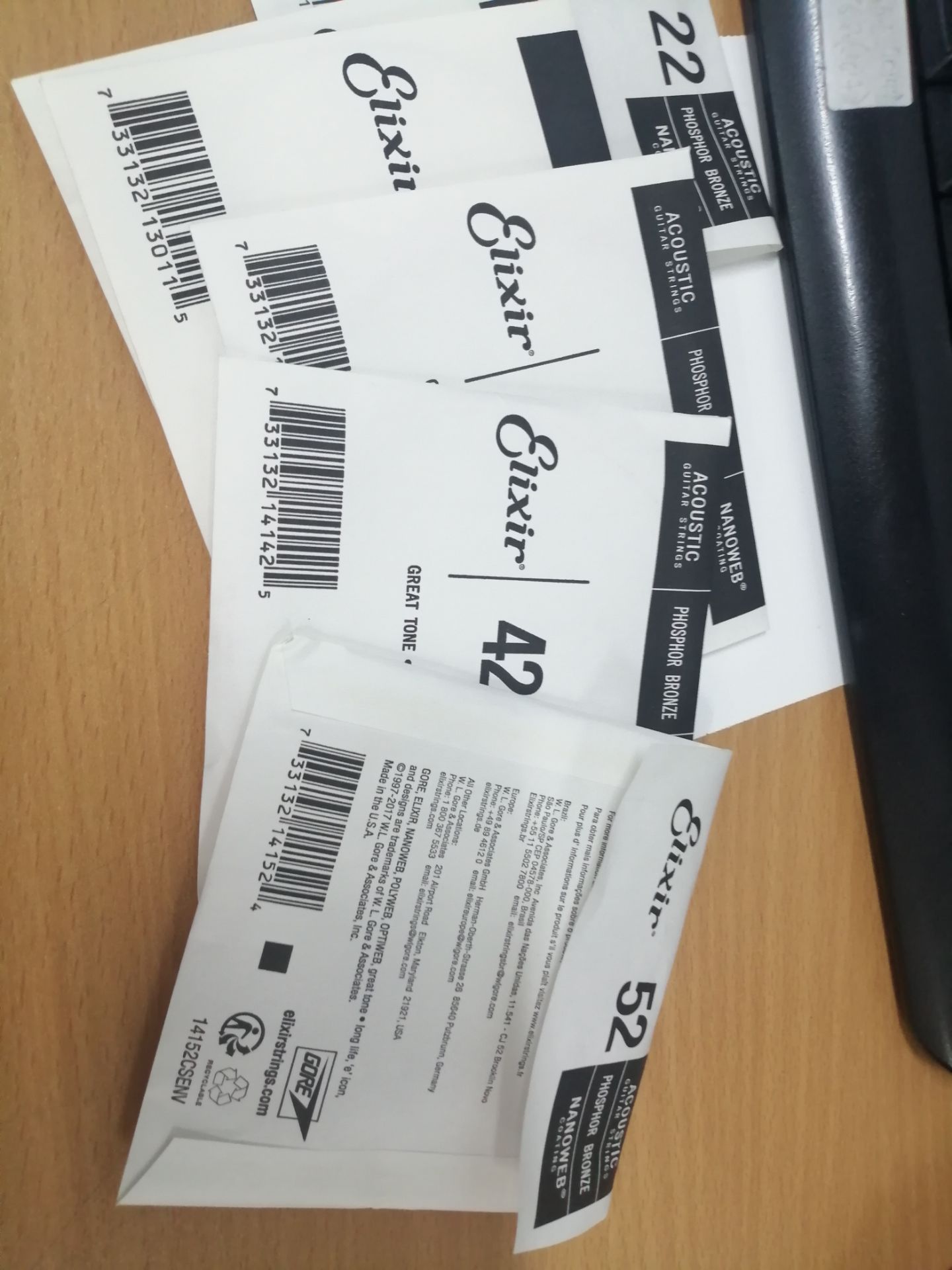 Tưởng mua của shop Tiến Mạnh music mà thế nào lại có nhãn của Sweelee :)) mua ở sweelee 2 lần rồi, mang tiếng thương hiệu mà bán hàng toàn hàng cũ như hàng second hand. Thất vọng thật sự. Lmao thôi mua Tiến nguyễn cho chắc cú. Bye