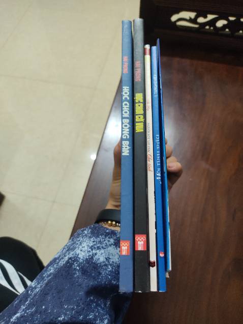 49k 5 quyển sách và truyện. Mua sale. Đóg gói cẩn thận, giao hàng nhanh. Cuốn này 12k, chưa đọc nên cũg k rõ hay k