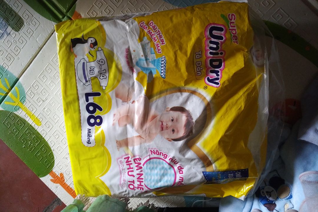 đóng gói tốt, giao hàng nhanh hơn dự kiến. sản phẩm thấm hút tốt bé không bị hăm, không mùi khó chịu,mua được giá rẻ lại còn được tặng quà. mọi người nên dùng thử cho bé