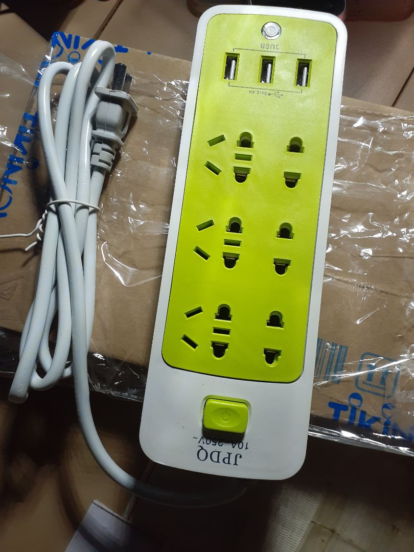 cảm ơn shop, ổ cắm điện to, đẹp, chạy các chân và chân usb tốt, giao hàng nhanh chỉ 2 ngày. có 1 lỗi là em cắm cái sạc 5 vôn, dòng 450 mah, sau đó không rút ra được, dù kéo rất mạnh, chỉ sợ kéo hết lưc sẽ vỡ ổ cắm hoặc tuột 2 chân càng cua sạc,  em phải tháo ốc lắp ráp ổ cắm xem nó bị sao