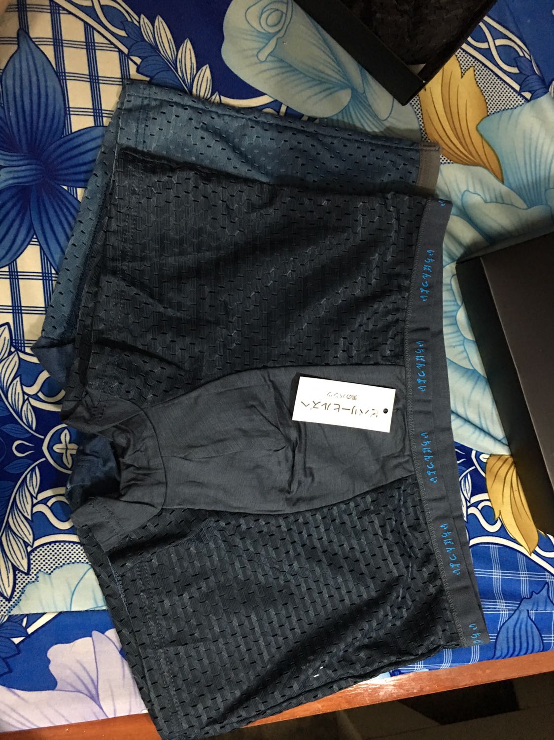 mình mua đơn ngày 20/8 thấy ok , đặt thêm đơn ngày 29/9 thì nhận được hàng chất lượng có vẻ tôt hơn, nhưng cái chính là mặc không vừa , và không đúng mẫu hình