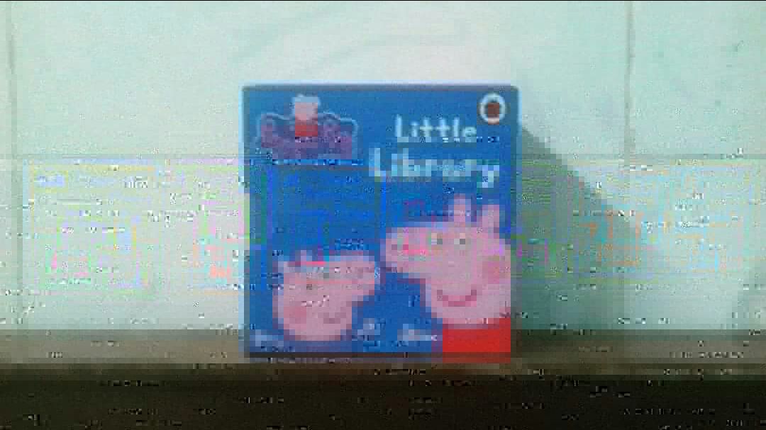 Bộ sách này vuông vức nhỏ nhắn, dễ mang theo khi đi cùng trẻ em. Sách không quá dày, gồm nhiều cuốn nhỏ, nội dung đơn giản, phù hợp để dạy các câu tiếng Anh đơn giản cho trẻ em. Còn về Tiki thì giao hơi lâu. Nhưng tổng thể chung là tốt.