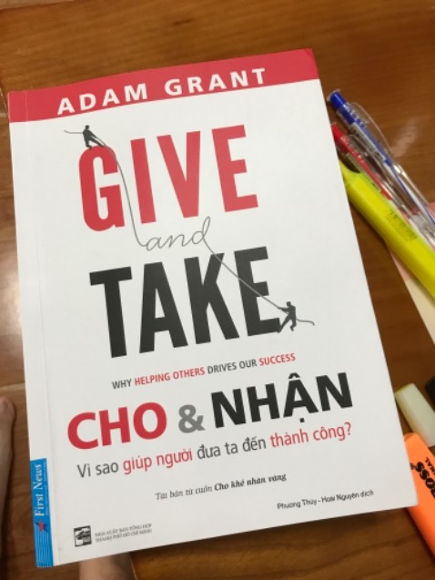 Riêng mình cảm nhận chủ để sách hay tuy nhiên lối viết của tác giả khá khô khan, gây nhàm chán, nội dung chưa tinh gọn lắm, kiểu hơi lan man. Nếu cho đánh giá chính xác sẽ là 3,5 sao. Mà đánh giá 3 sao thì kì quá, huhu.
