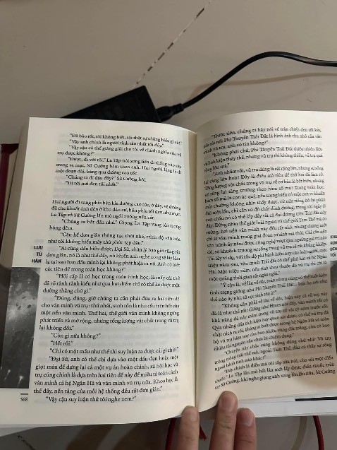 Cốt truyện hấp dẫn. Lôi cuốn người đọc. Kiến thức về khoa học của tác giả trong sách khá là khủng khiếp. Một cuốn sách hay rất đáng đọc