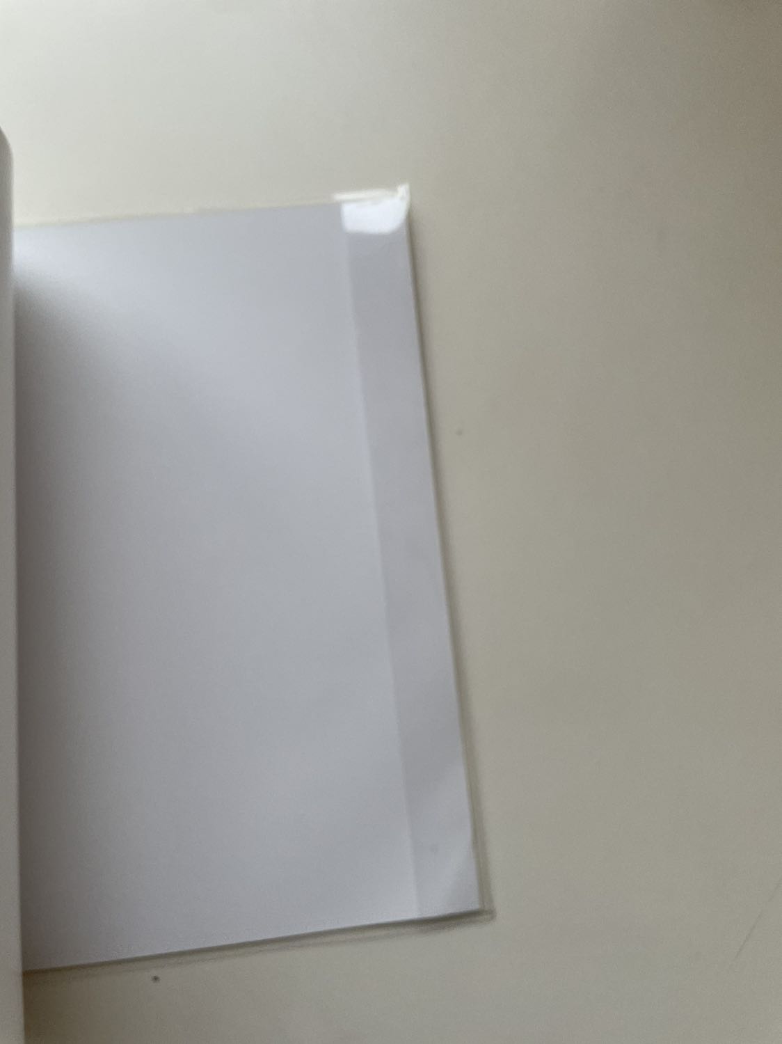 Sách hay bé mình rất thích (mình cũng thích lun vì sách rất đẹp) tuy nhiên lần này bookcare quá tệ, ko hiểu sao sách bản to như vậy mà mép bookcare chưa dc 2cm, mình lật nhẹ còn bung nói gì bé. Lun tin tưởng tiki bookcare đẹp cẩn thận nhưng lần này thất vọng thực sự.