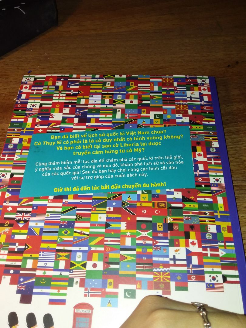 sách đẹp, hình in sắc nét. Mỗi tội mua về để tìm hiểu thêm về u cà và nga thì tìm lòi con mắt không thấy u cà ở đâu:((( Ai gthich cho tui vớiiii huhuuhu