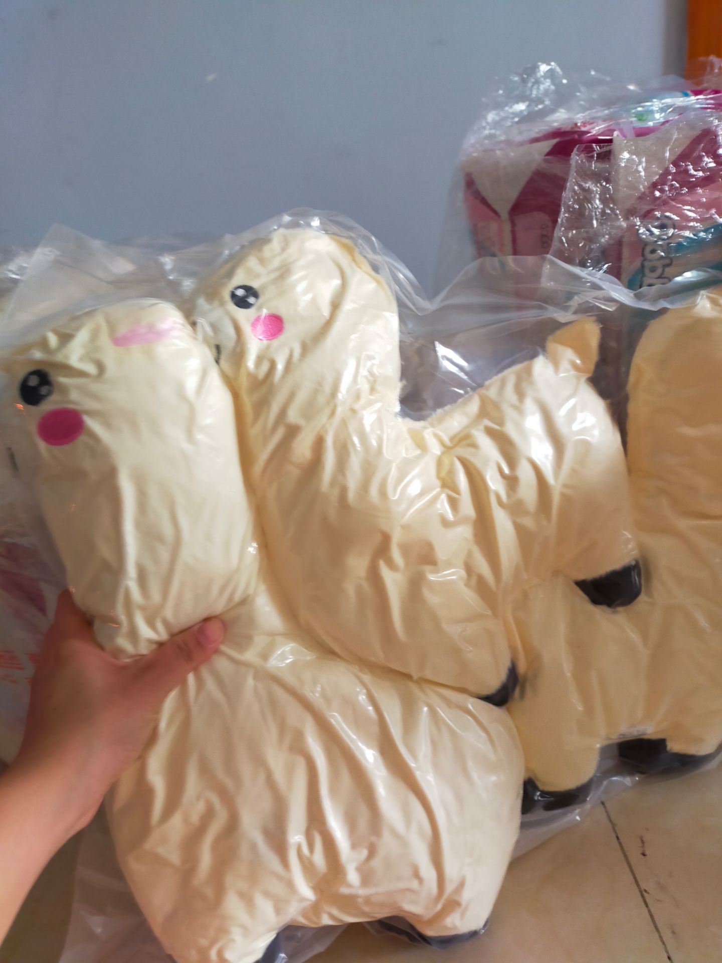 con mình hay xài tả dán XXL. bên concung ko có, chỉ tìm được bên tiki, còn được tặng nhiều gấu bông dễ thương nữa con mình hay xài tả dán XXL. bên concung ko có, chỉ tìm được bên tiki, còn được tặng nhiều gấu bông dễ thương nữa