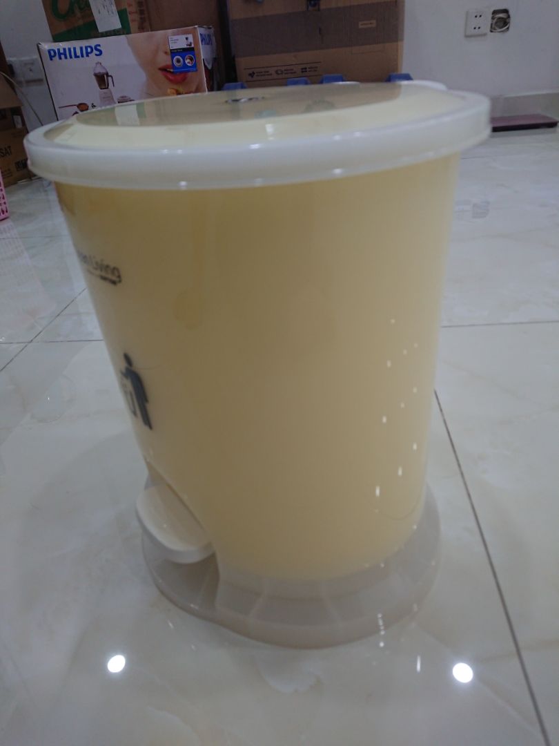 Màu bên ngoài mịn, nhìn thích mắt, sang hơn trên ảnh nhiều. 
Quá tuyệt vời, màu xanh cũng đẹp lắm nha bà con :3

Tiki giao hàng quá thần tốc, chưa tới 3h đã giao tới nhà. Quá xịn