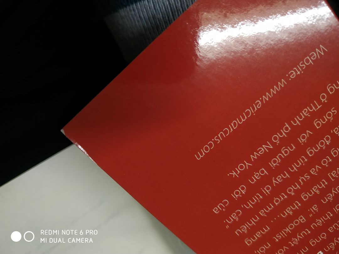 lần đầu mua hàng trên tiki mà mình cảm thấy thất vọng như vậy. Mang tiếng mua sách thì mua ở tiki mà sách cũ, bụi bẩn rất nhiều, tuy nhiên đc cái giá rẻ hơn và nội dung cũng oke. nhưng thật sự thì buồn