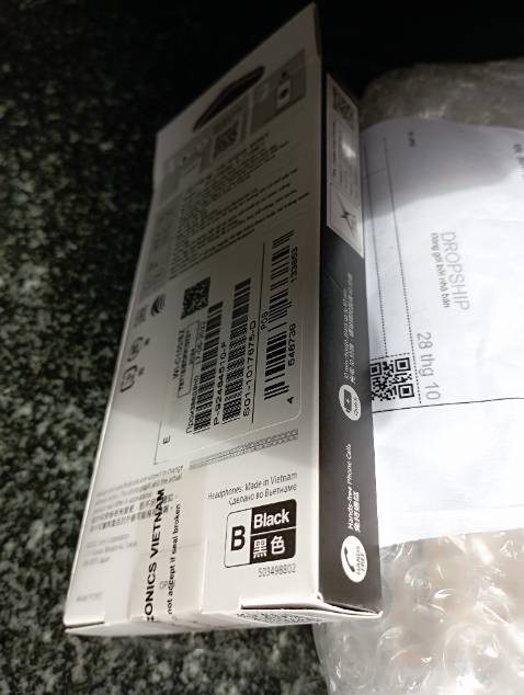 Giao hàng nhanh, nghe gọi thử thì tiếng rõ, ko rè, micro ko có lọc tập âm nên lọt tiếng gió khá lớn gây khó chịu cho bên nhận cuộc gọi, chất lượng phát nhạc thì hàng sony ok xưa giờ..