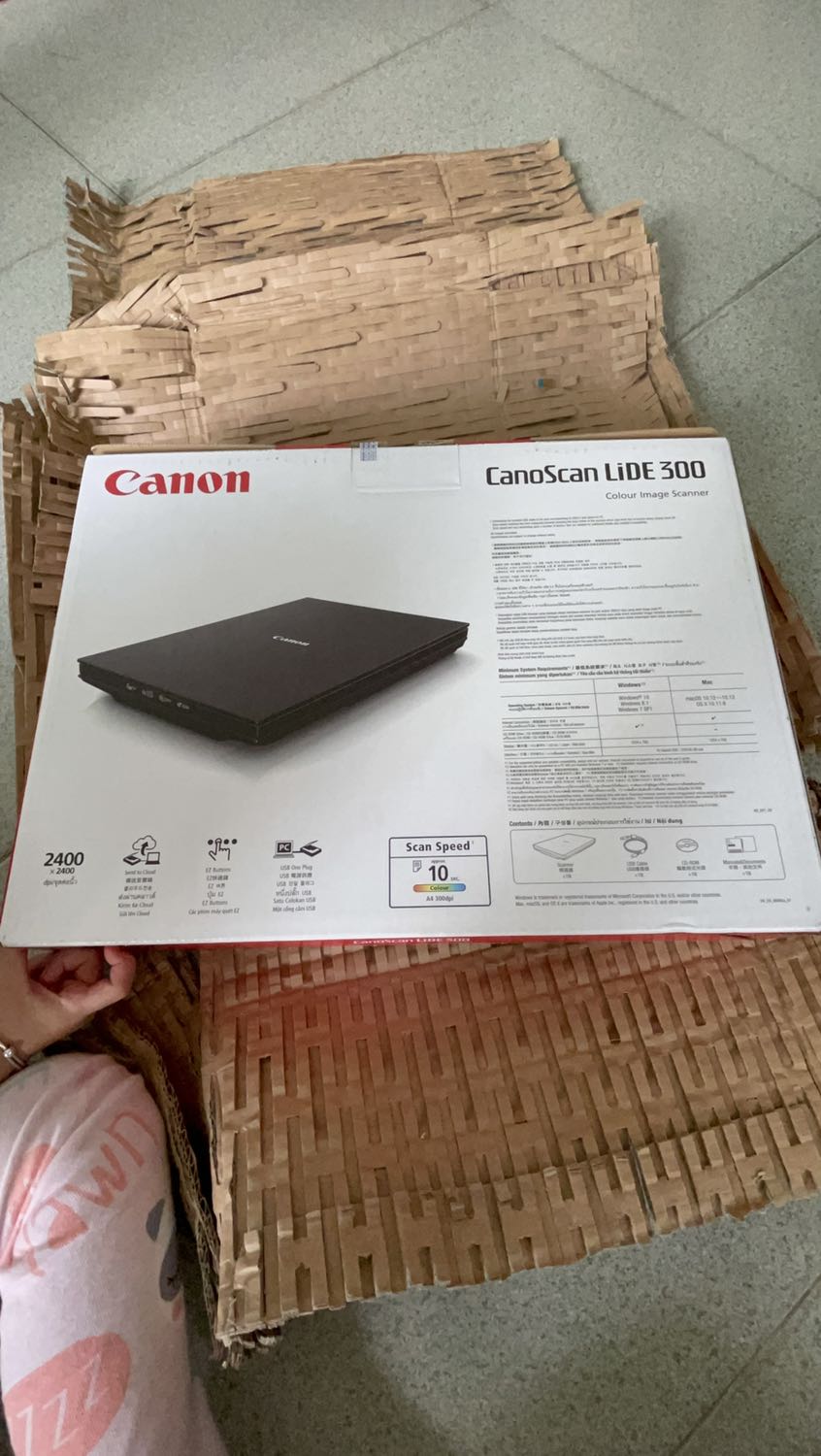 Tiki giao hàng không đúng hẹn. 
Vì mình muốn mua nhanh nên đã mua thêm gói TikiNow mất 99k cuộc đời. Sau đó, mình đặt thì Tiki hẹn sẽ giao trong hôm nay (30/6), mãi đến 18 giờ 38 cùng ngày tình trạng đơn mới chuyển qua “Đang vận chuyển”, trong khi tình trạng đơn hẹn là “Giao trong hôm nay (30/6). Vì địa chỉ mình đặt là ở văn phòng công ty, 7h tối mình phải xách xe chạy từ Thủ Đức lên Q1 đứng đợi, đợi đến 8h30 tối đành phải ra về. Mãi đến 8h sáng nay (01/07) mới bắt đầu vận chuyển giao hàng. Nếu vậy Tiki nên thông báo hay có một động thái xin lỗi hay chuyển thông báo để mình biết là không nhận được trong ngày. Bắt mình đợi hơn một ngày, chạy xe 7h tối lên rồi 8h30 tối về giữa trăm công ngàn việc, rồi mất 99k cuộc đời mua TikiNow chỉ mong giao nhanh trong ngày. Và mình bị sếp khiển trách :( Sản phẩm dùng tốt, nhưng cách tương tác với khách hàng để thông báo khi nào nhận hàng lại chưa ổn. Hy vọng Tiki khắc phục hạn chế này.