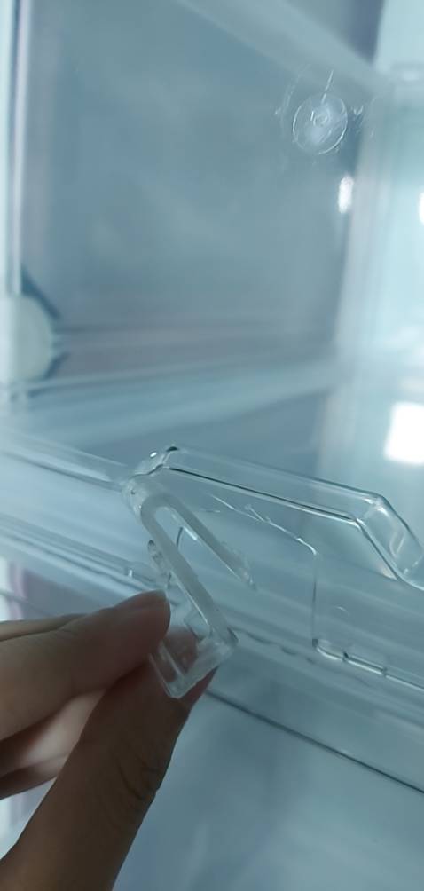 Đóng gói khá là kĩ lưỡng nhưng vẫn có 1 hộp bị gãy chốt đóng nắp, 3 hộp bị sứt mẻ nhỏ (mình đã dán băng keo lại dùng tạm). 
Hộp khá là to, có thể nhét vừa 2 đôi giày búp bê trong 1 hộp (giày mình size 37), đựng sneakers vẫn dư chỗ đối với giày của mình.
Giao hàng chậm hơn 1 ngày so với dự kiến. 
Nói chung ổn, chất liệu như trong như hình, chỉ là có 1 ít hỏng hốc do vận chuyển có thể chấp nhận nên mình cho 4 sao.