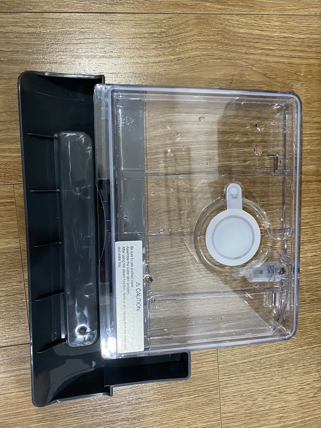 Chức năng hấp không hoạt động, mặc dù đã đổ đầy nước vào bình, chạy đc 1p máy báo lỗi không có nước