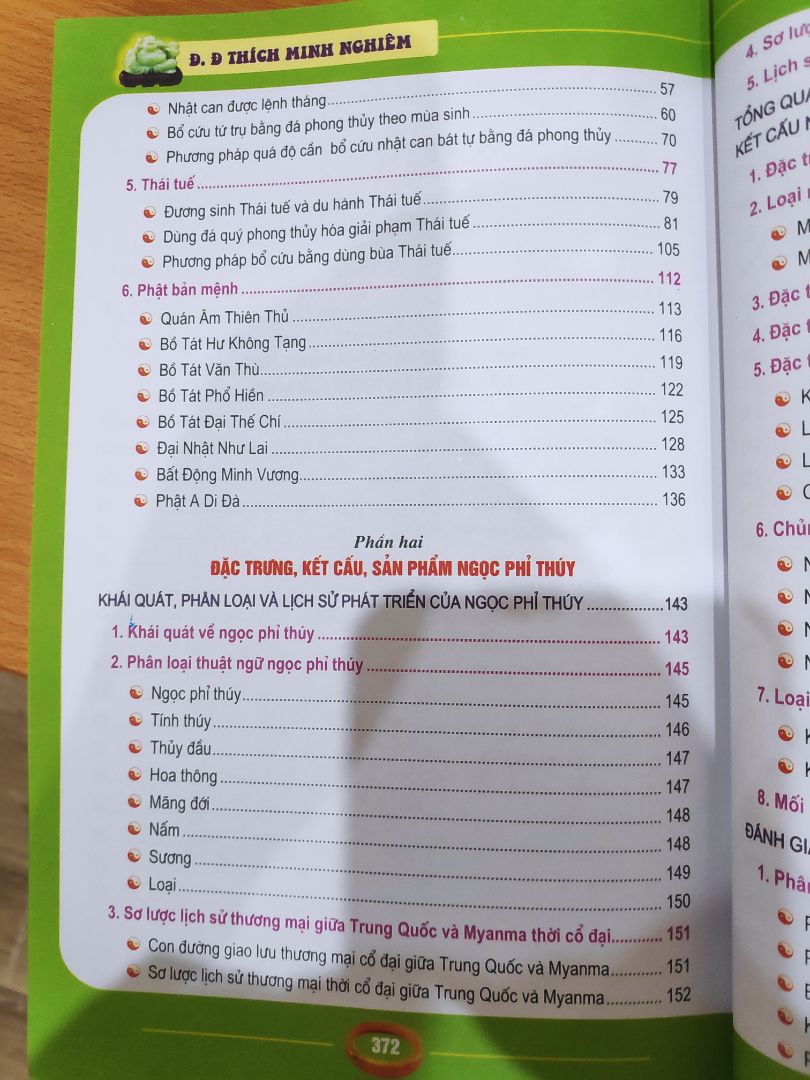 Sản phẩm được đóng gói cẩn thận, sách in đẹp, nội dung đa dạng. Tuy nhiên phần chính nói về các loại đá thì hơi ít, chủ yếu nói về ngọc phỉ thúy.