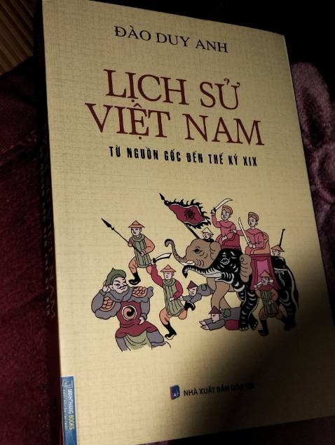 Sách bị một số lỗi nhỏ như nhoè mực, góc sách hơi ấy nhưng nội dung thật sự chất lượng, mong shop về sau có thể thêm lớp chống sốc dày hơn