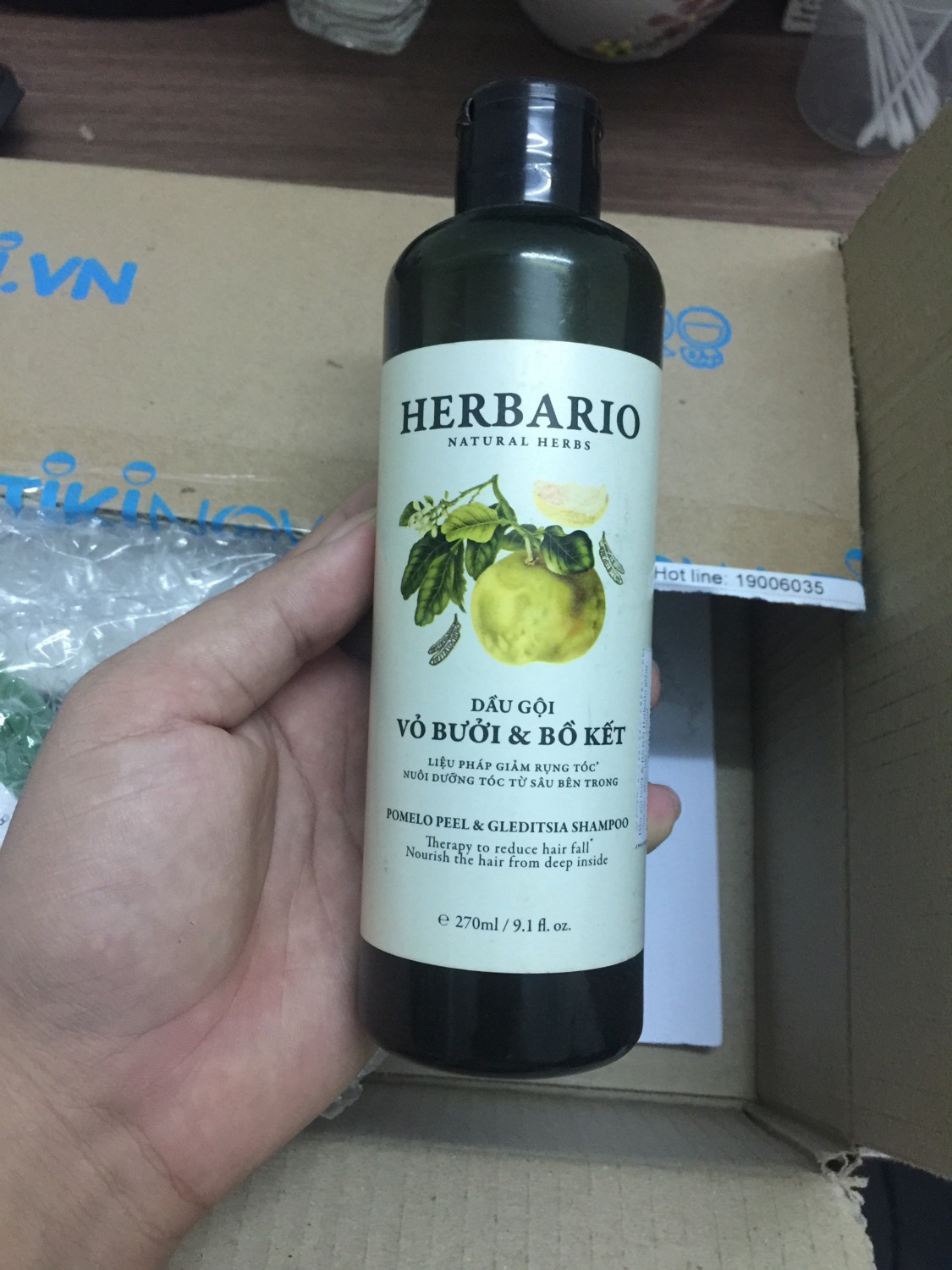 Đây là lần thứ 2 mua, mua tiki thì rẻ hơn. có hiệu quả dầu gội có mùi thơm của bưởi, ko quá nồng, gội ko rít, nói chung cảm giác gội rất đã. gói hàng cẩn thân bao bì đẹp, giao nhanh,