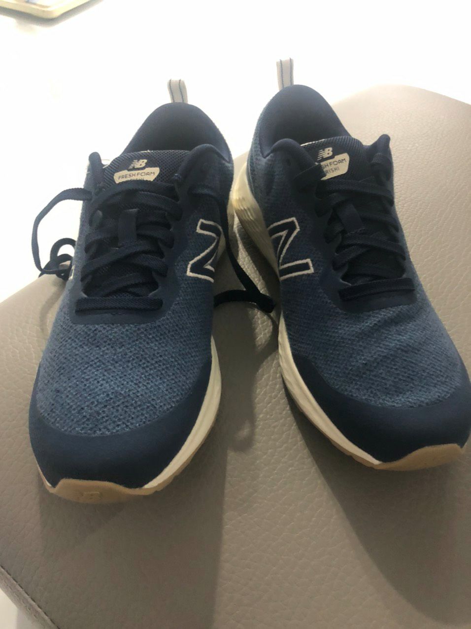 Đóng gói cẩn thận, giầy êm, độ nảy tốt.
Màu giày lên hình khá đẹp.