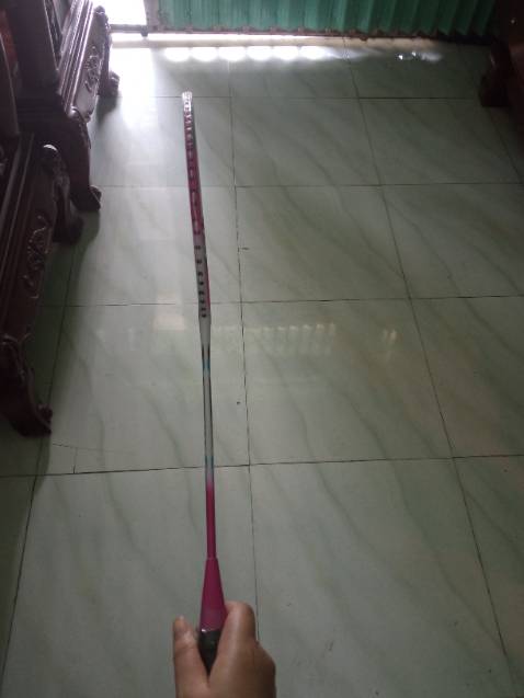 Đóng gói chưa được chắc chắn lắm, vợt bị cong thấy rõ luôn với vợt nhìn hơi lỏng lẻo. Sản phẩm so với giá này thì mình chưa hài lòng lắm.