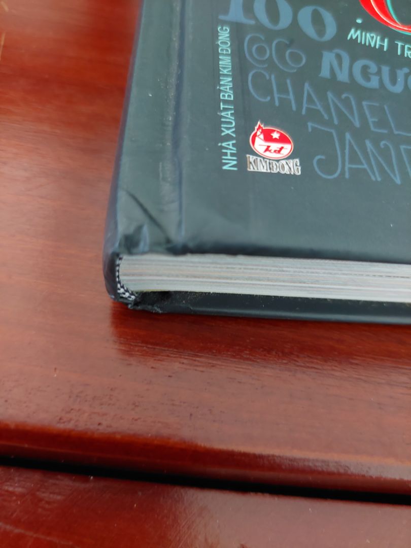 đóng gói sơ sài, bìa sách bị rách 1 ít
