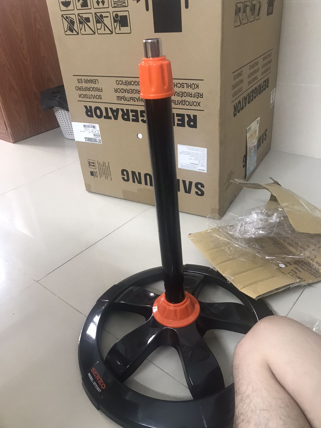 Ko có đồ lắp vit, còn lại quạt mạnh.
Bền hay ko thì dùng thêm nữa mới biết.