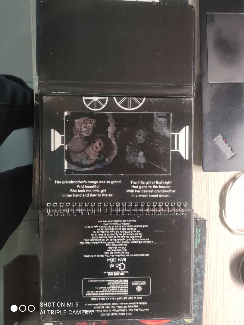 sản phẩm rất cũ đã bị trầy xước rất nhiều, như đã được sử dụng rất lâu rồi