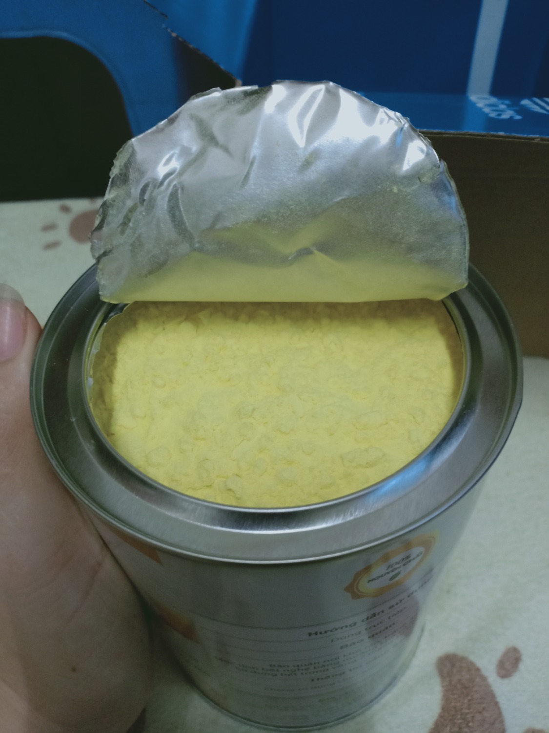 - Sản phẩm được đóng gói cẩn thận, hộp không bị móp méo, được nhận kèm thêm chiếc muỗng xinh xắn, nắp hộp rất chắc chắn, tinh bột nghệ đậm màu, pha uống với mật ong mùi vị thật dễ chịu. Đánh giá sản phẩm 5*