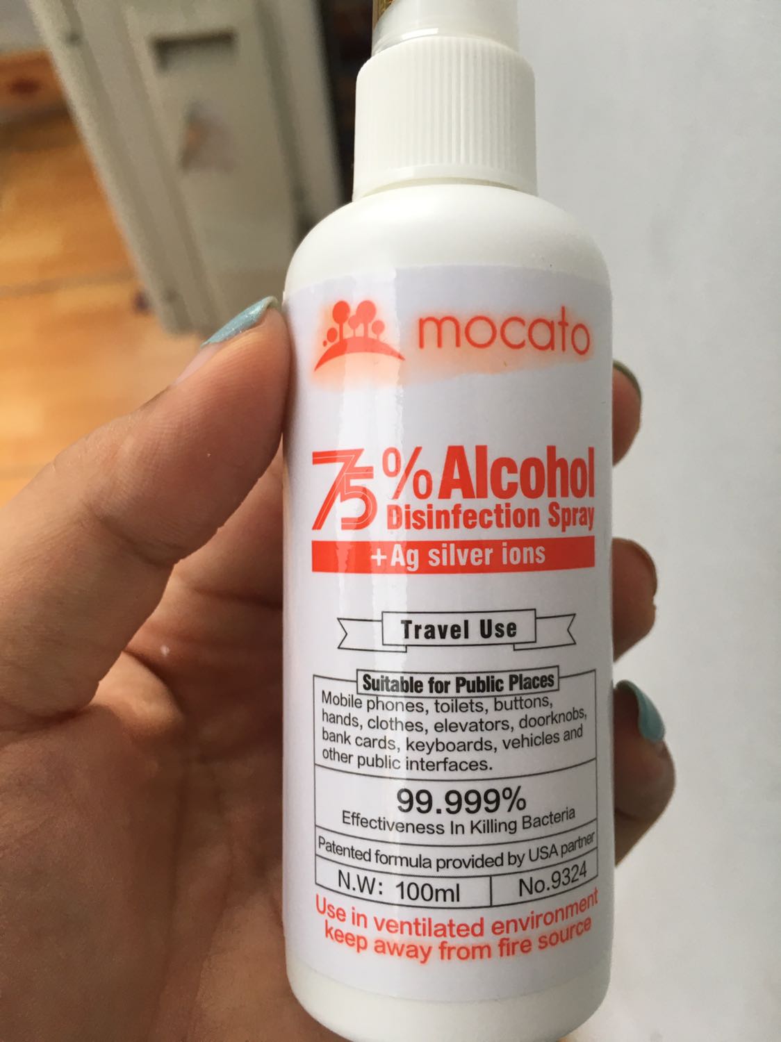 Shop phụ vụ rất tốt, chiều khách hàng.
Shop nên học thêm 1 lớp băng dính cố định để tránh chất lỏng trào ra trong quá trình vận chuyển.
Chai xịt vừa tay. Mùi dịu nhẹ