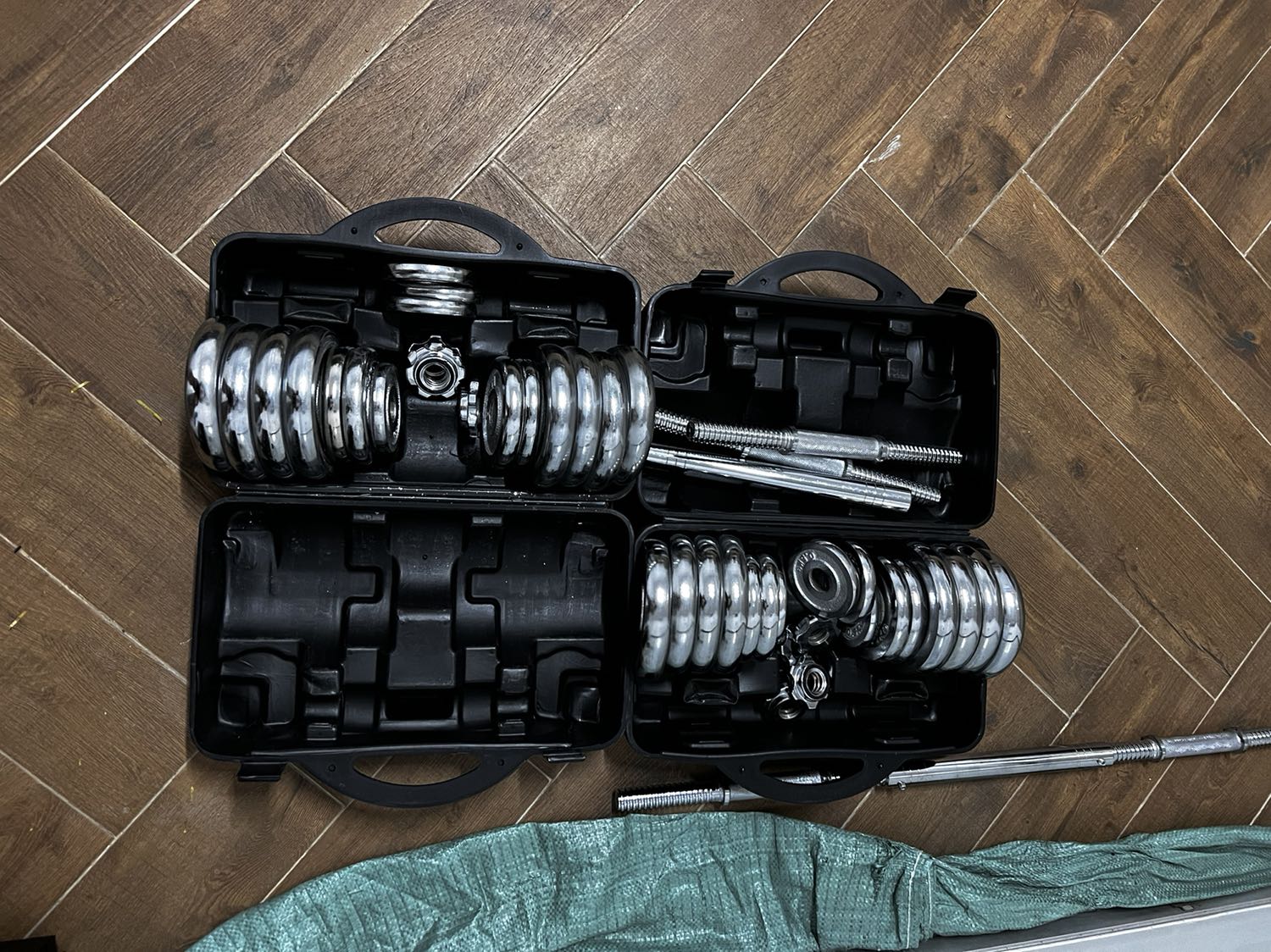 Hàng chuẩn đúng mô tả, dễ lắp đặt nhưng có mấy chỗ bị sét