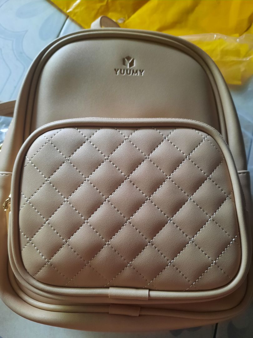 túi đẹp xinh xắn nhưng có vài vết dơ