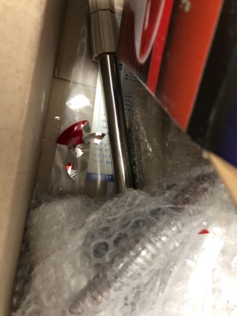 Hàng giao bị vỡ bóng đèn, có thể gửi cho cái khác được không? Hàng giao bị vỡ bóng đèn, có thể gửi cho cái khác được không?