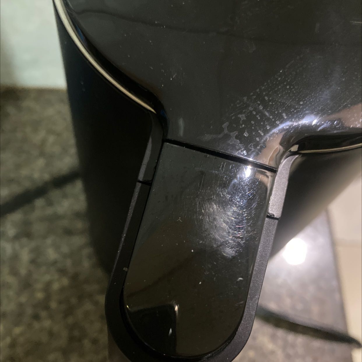 Giá tốt, trừ 1 sao vì phần bấm có vết trầy như kiểu đã qua sử dụng, lúc khui hàng còn có vết lau chùi.