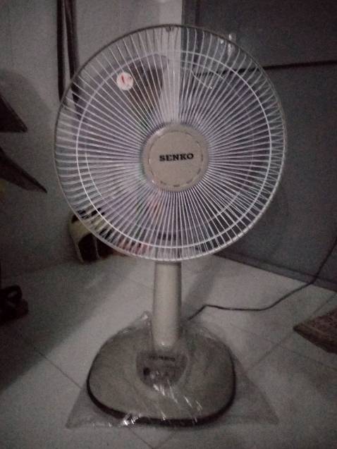 Quạt Senko thì yên tâm về chất lượng rồi. Giao ngẫu nhiên trúng màu xám cũng được. Quạt chắc chắn, quạt êm, mạnh vừa đủ, góc quay của quạt không rộng, tiếc điểm này thôi. Shipper giao hàng vui vẻ nữa. Nói chung là hài lòng. Quạt Senko thì yên tâm về chất lượng rồi. Giao ngẫu nhiên trúng màu xám cũng được. Quạt chắc chắn, quạt êm, mạnh vừa đủ, góc quay của quạt không rộng, tiếc điểm này thôi. Shipper giao hàng vui vẻ nữa. Nói chung là hài lòng.