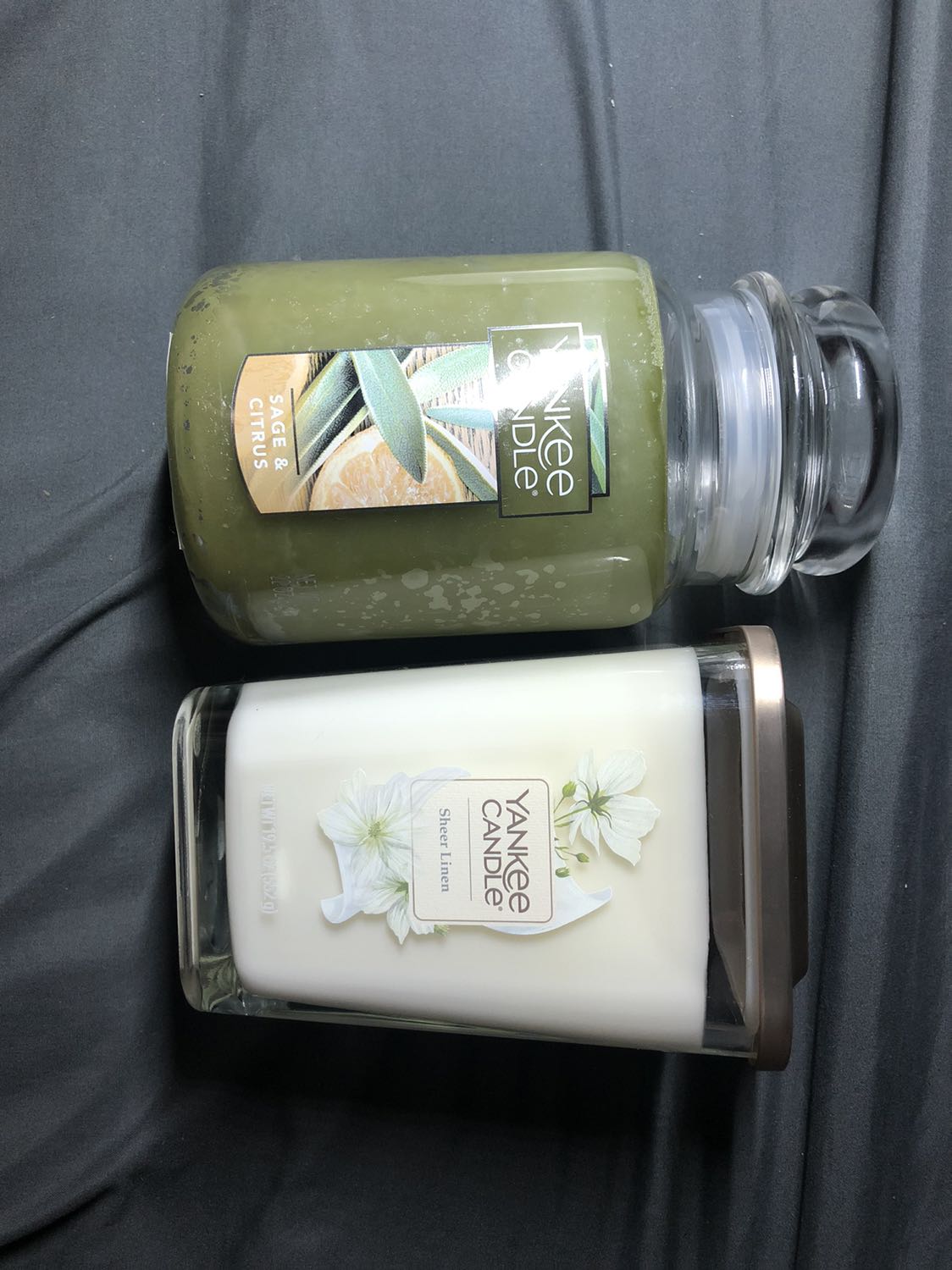 Ai yêu nến không thể bỏ qua Yankee, giá Tiki là tốt nhất so với các sàn, giao hàng thần tốc. Mùi sage & citrus nhẹ và ngọt ngọt thư giãn. Hũ thuỷ tinh sang chảnh cực kỳ