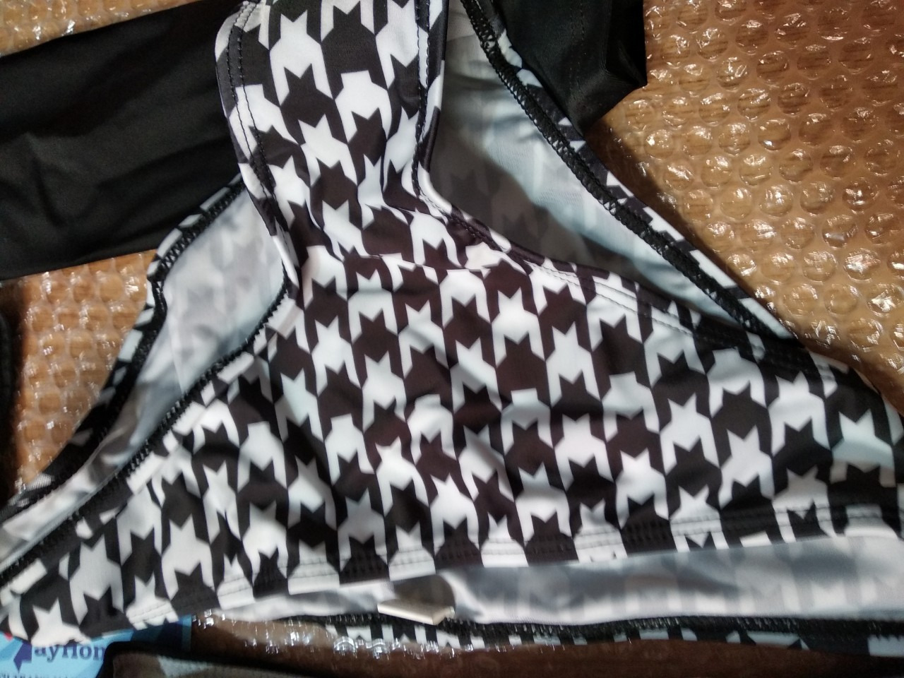 bộ đồ rất đẹp, 3 mảnh, chất liệu tốt, hài lòng với TIKI