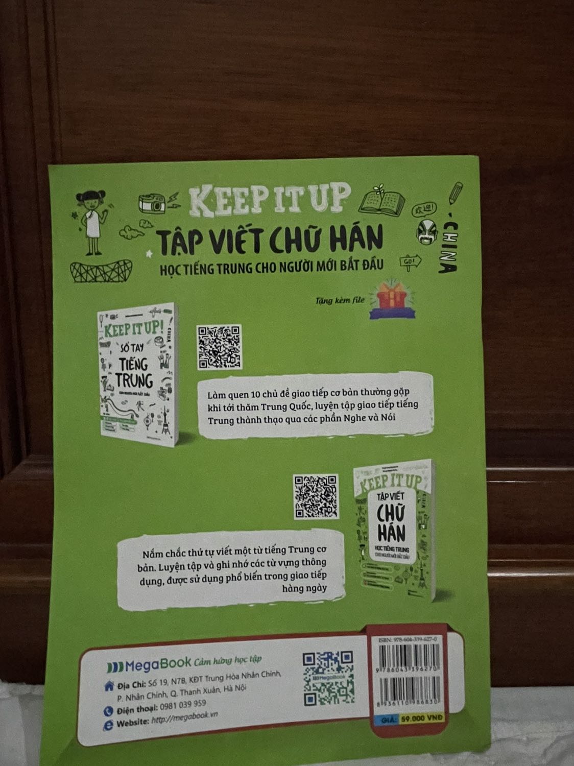 ★★★★★
Sản phẩm tốt, chất liệu giấy tốt ,chữ in rõ nét bìa đẹp bắt mắt sách có mùi thơm rất dễ chịu , giao nhanh. Nên mua ah