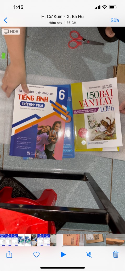 Mới mua chưa xem kỹ, nhìn sơ qua có vẻ hợp với con mình